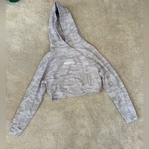 Alphalete camo cropped hoodie